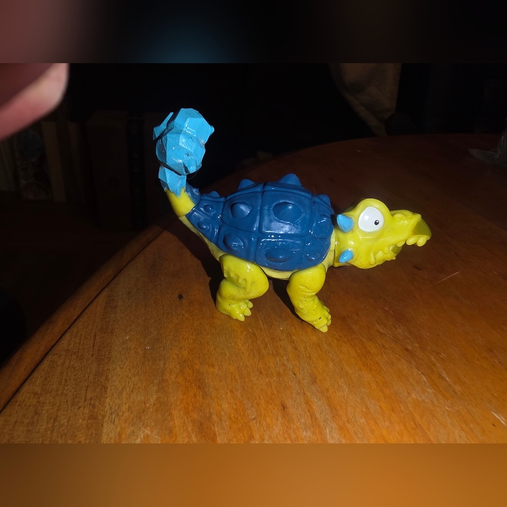 Zuru Smashers Dino Ice Age Mini Surprise Frozen Ankylosaurus Green Blue Figure